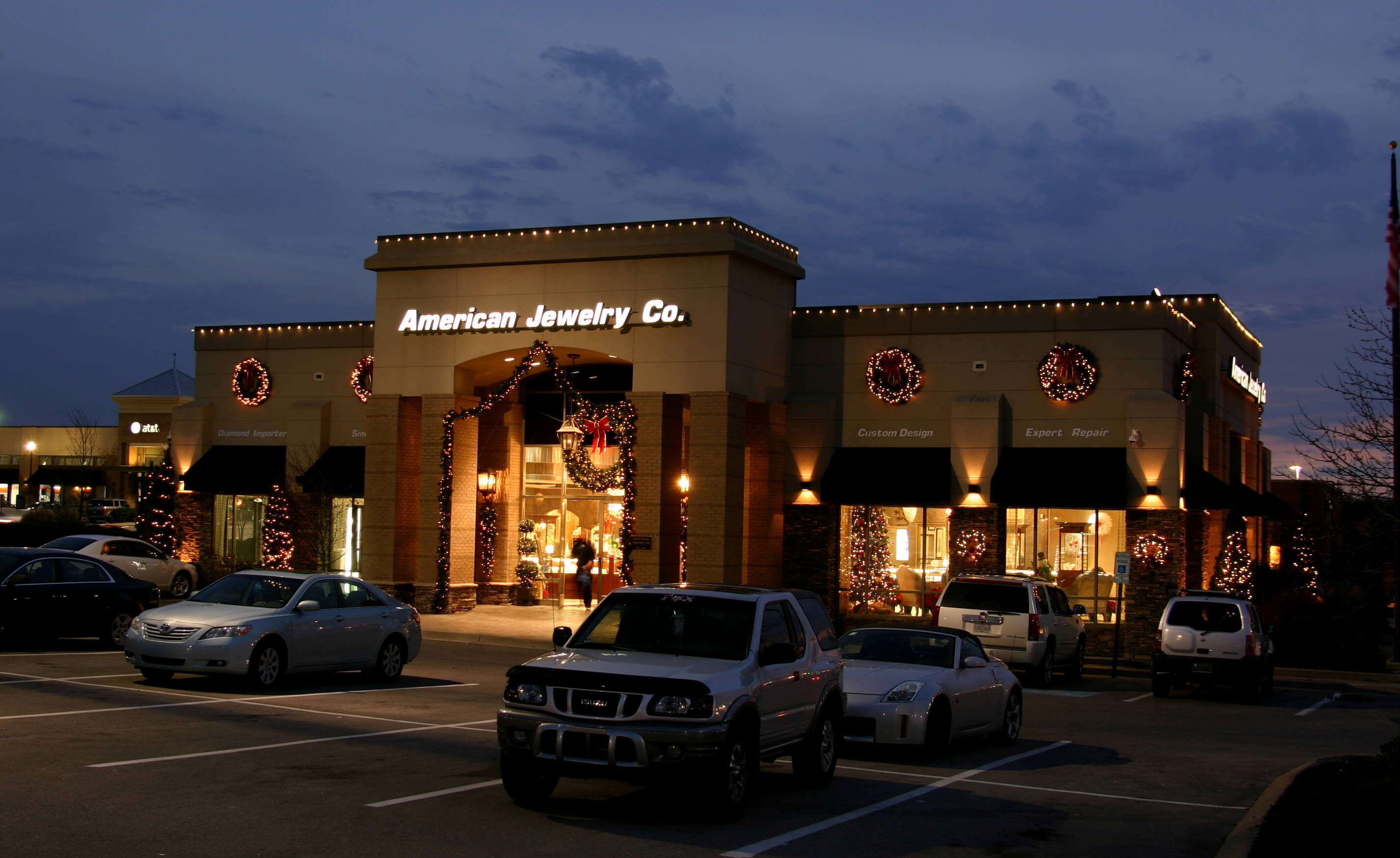 Commercial building with holiday lighting